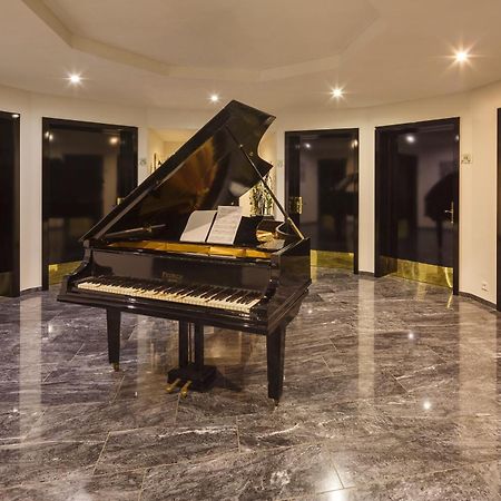 Business Hotel First フォイジスベルク エクステリア 写真