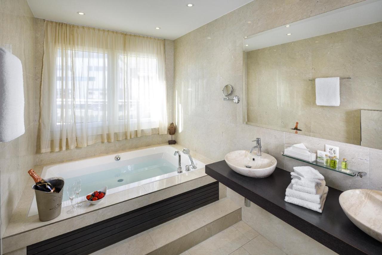 Business Hotel First フォイジスベルク エクステリア 写真