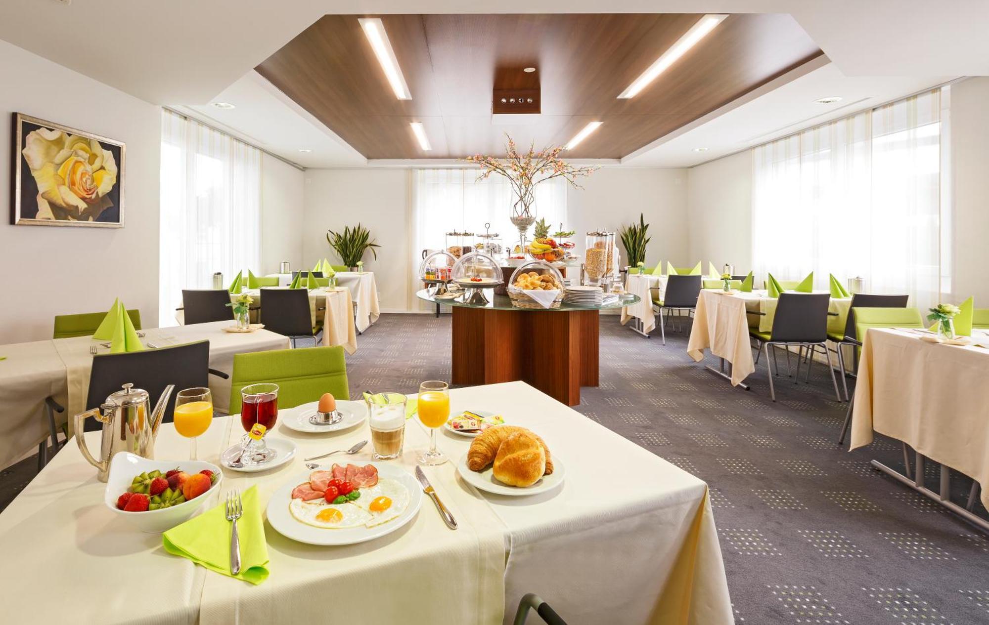Business Hotel First フォイジスベルク エクステリア 写真