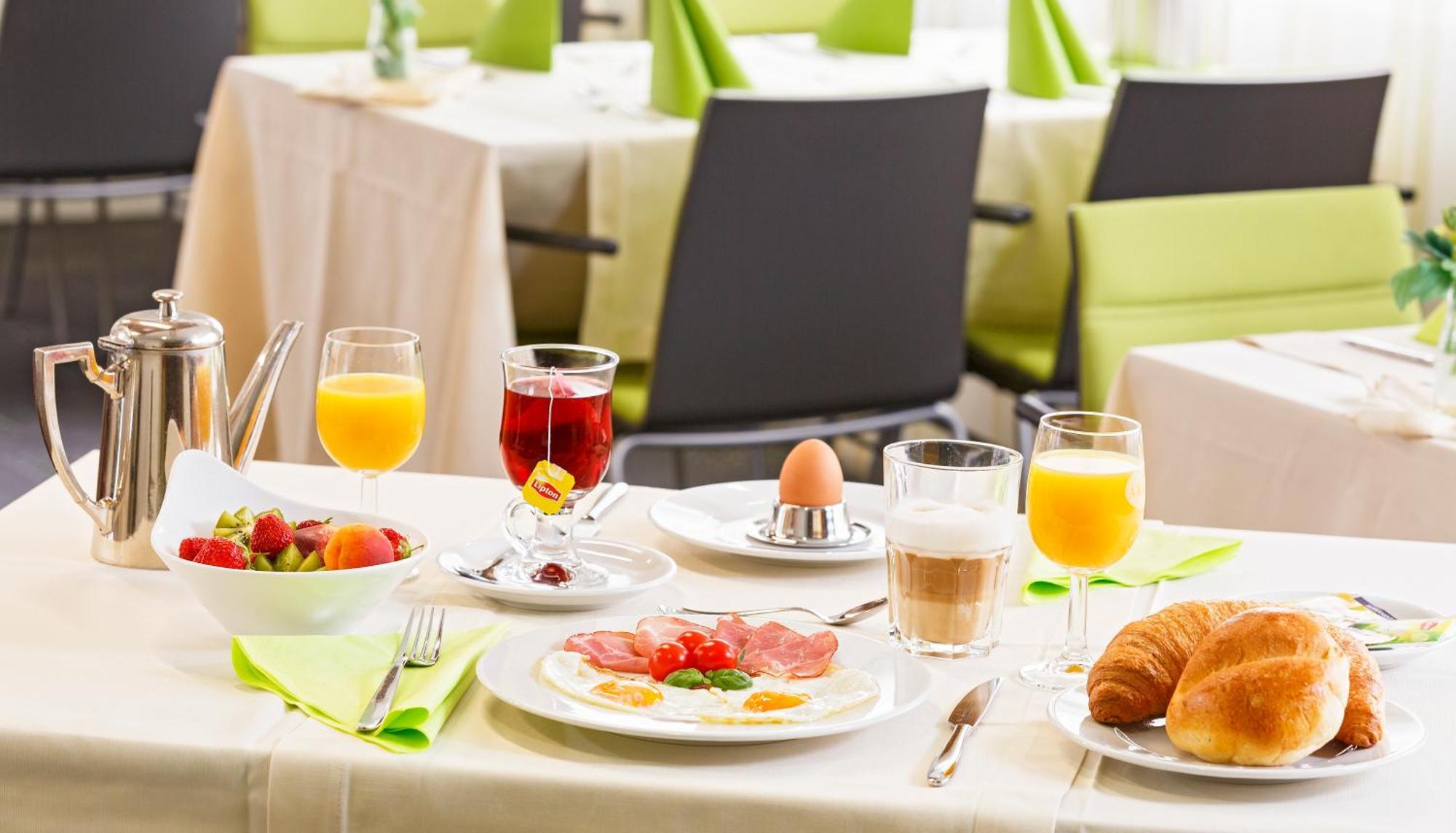 Business Hotel First フォイジスベルク エクステリア 写真