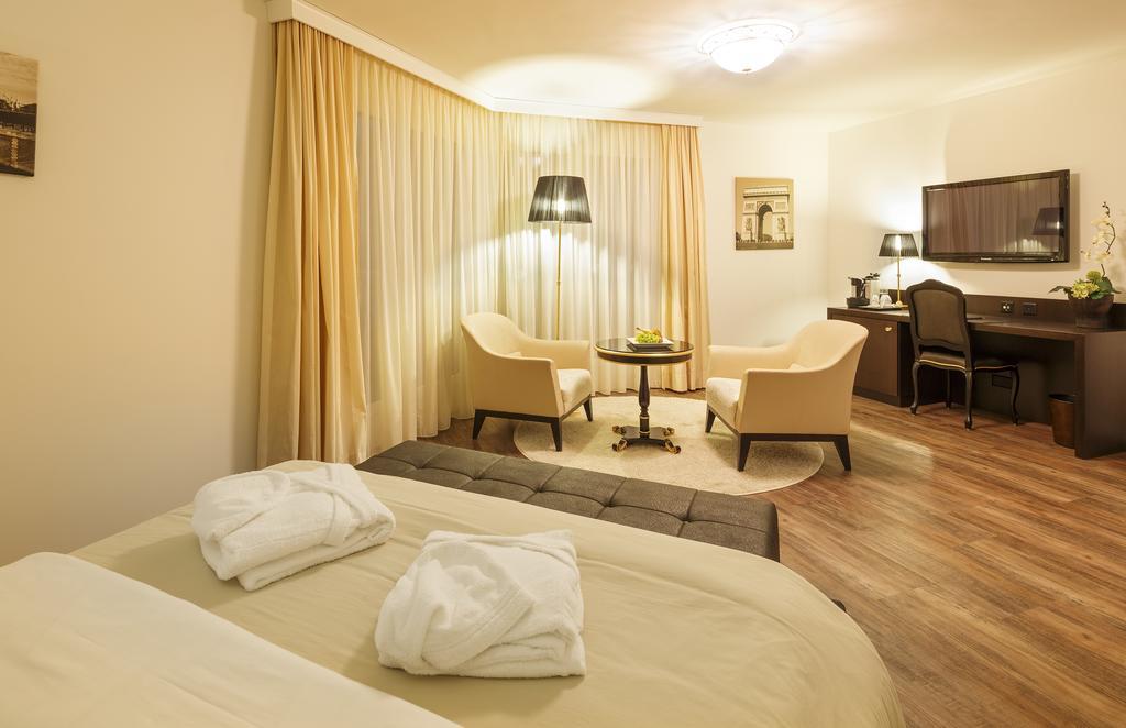 Business Hotel First フォイジスベルク エクステリア 写真