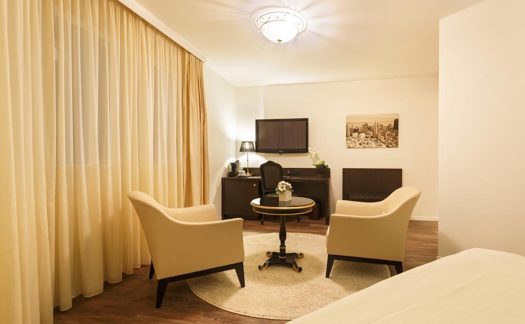 Business Hotel First フォイジスベルク 部屋 写真