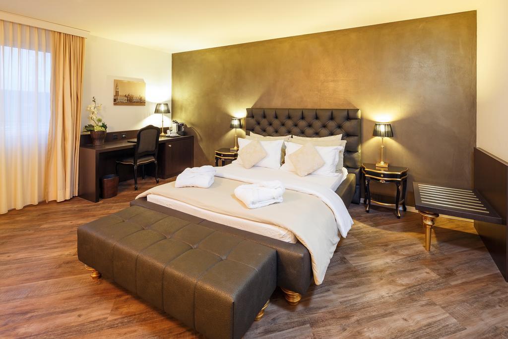 Business Hotel First フォイジスベルク 部屋 写真